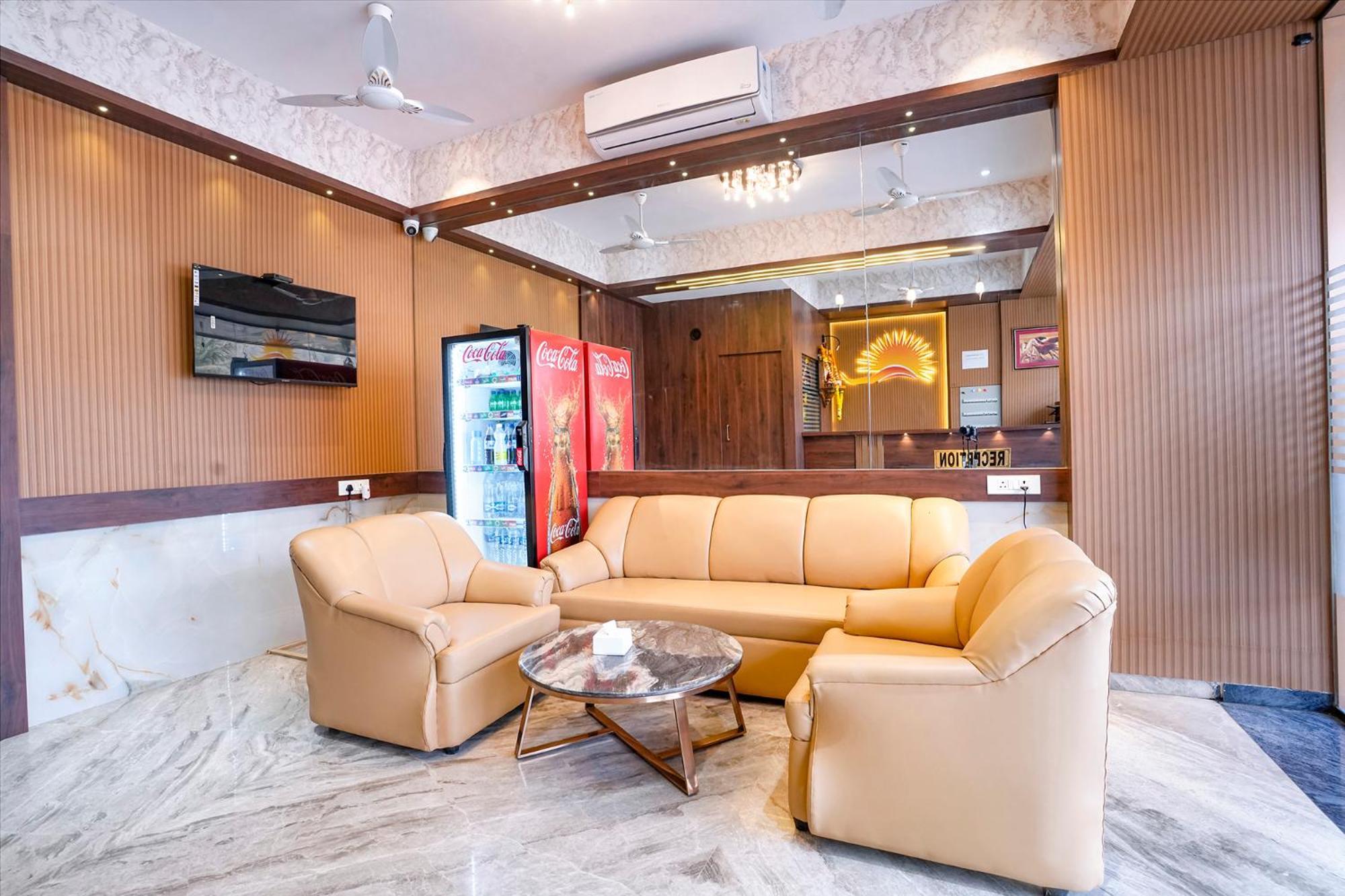 Fabhotel Sunshine Residency Diva Bagian luar foto